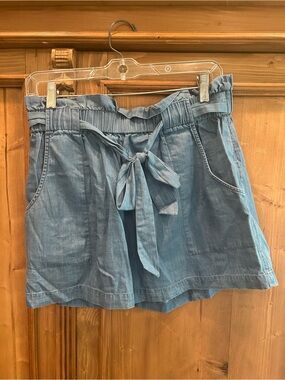 BCBGenerations Light Denim Tie-Waist Women's Shorts - small